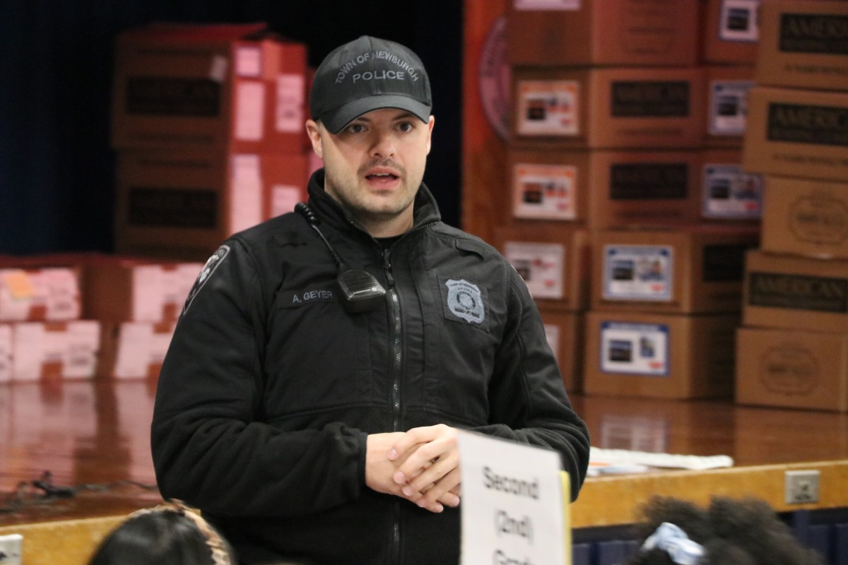 Town of Newburgh Police Officer Visits HorizonsontheHudson Scholars